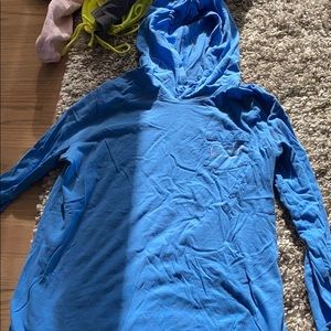 Vineyard vines shirt with hood
